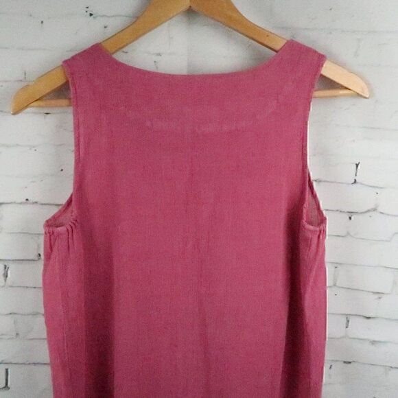 ROSE PINK SLEEVELESS ROUND NECK TOP WITH 2 BUTTON DETAIL SIZE MEDIUM - Picture 7 of 8